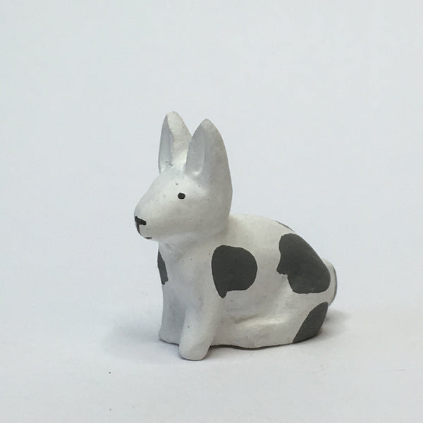 Lapin assis 7 à 9 cm